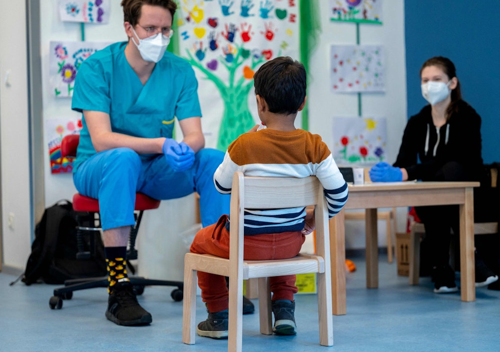 Symbolfoto eines Schleckertests im Kindergarten.