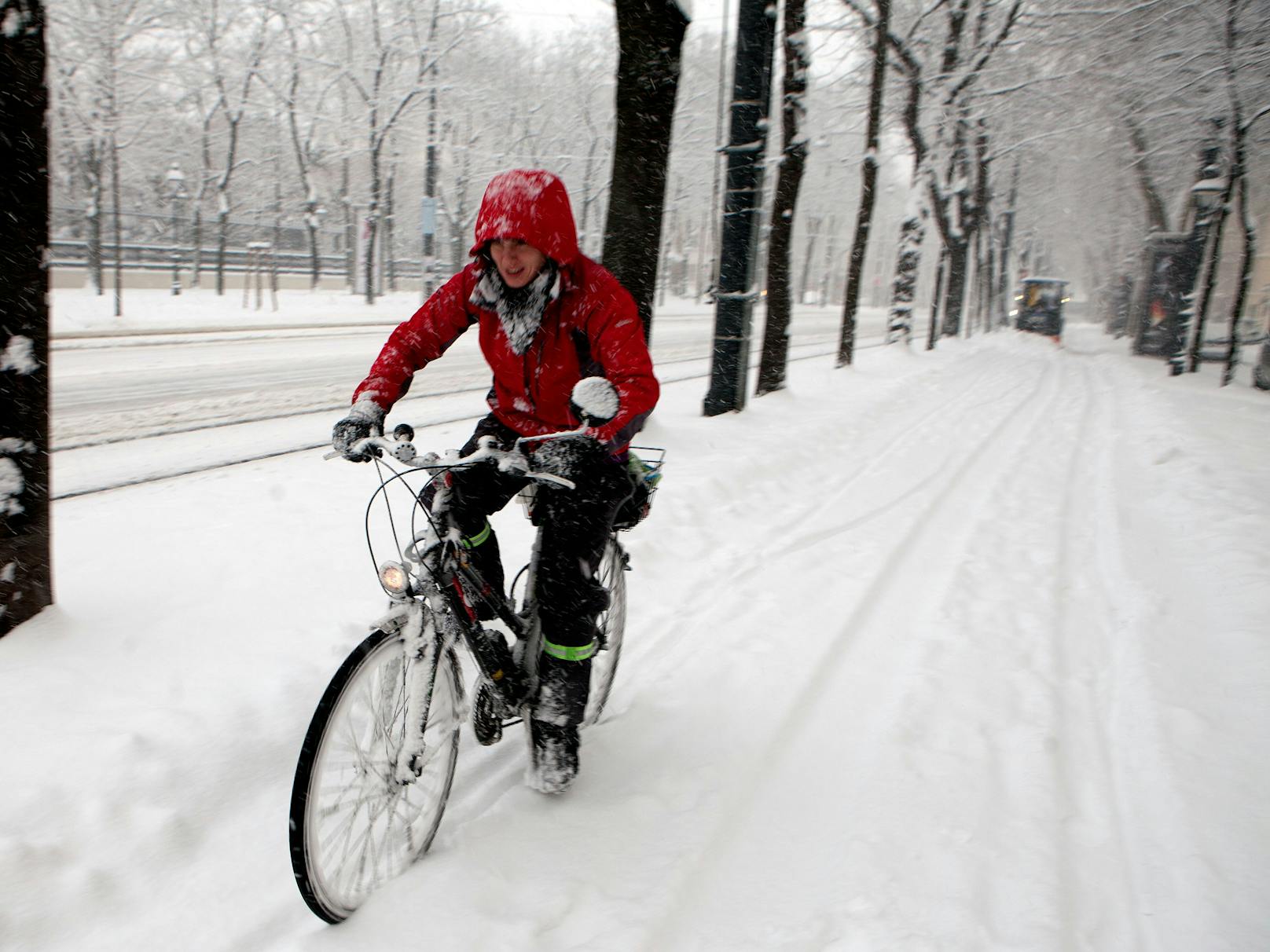 Das Motto dieser Winter-Radlerin lautet: Es gibt kein schlechtes Wetter, nur schlechte Ausrüstung.