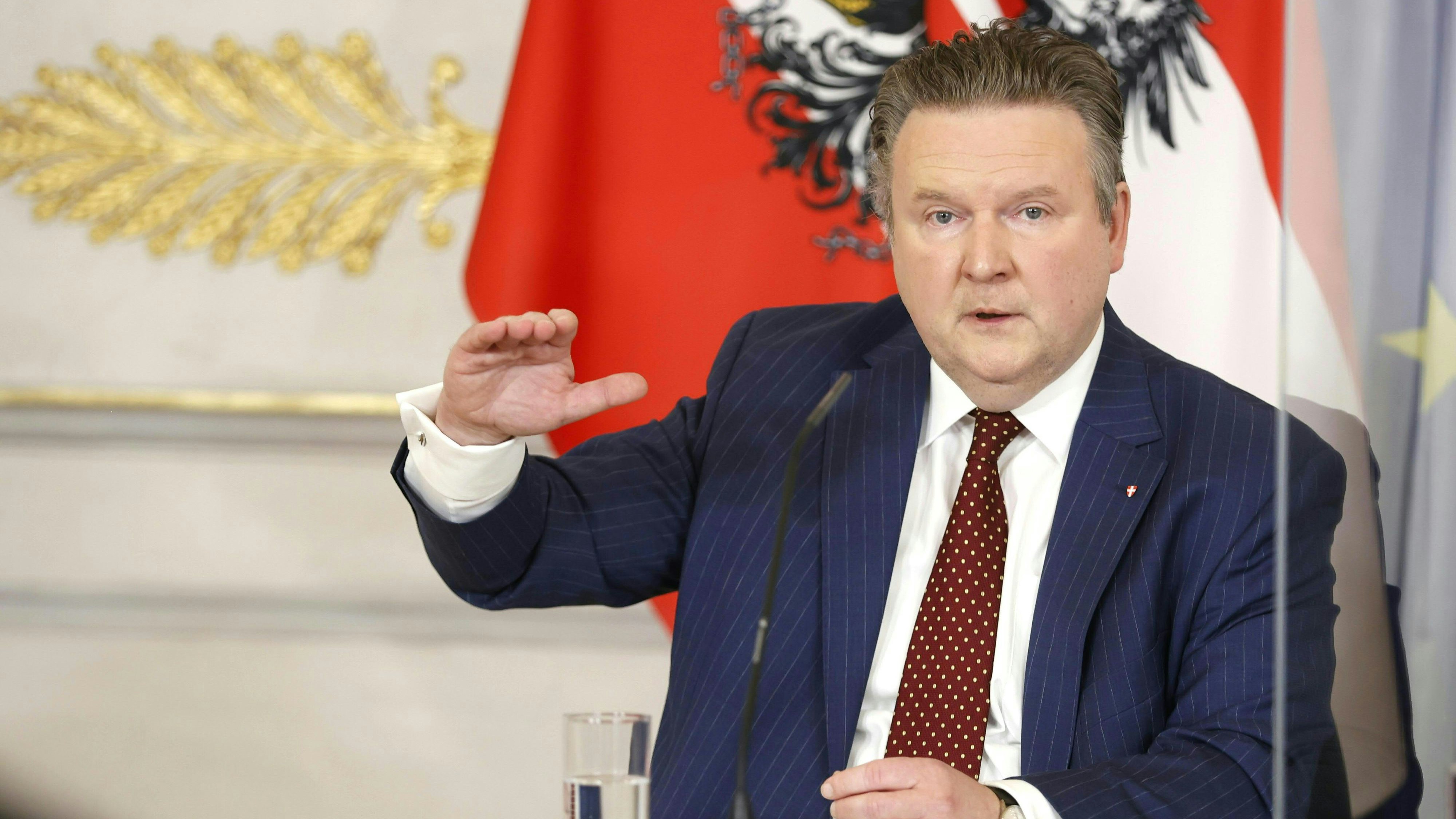 Download von www.picturedesk.com am 08.12.2021 (15:03).  ABD0047_20211208 - WIEN - ÖSTERREICH: Wiens Bürgermeister Michael Ludwig (SPÖ) bei einer Pressekonferenz zum möglichen Lockdown-Ende und Corona-Regelungen am Mittwoch, 08. Dezember 2021 in Wien. - FOTO: APA/FLORIAN WIESER - 20211208_PD4410 - Rechteinfo: Rights Managed (RM)