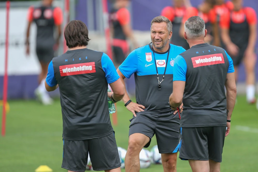 Manfred Schmid mit seinen Assistenten Reinhold Breu und Cem Sekerlioglu.