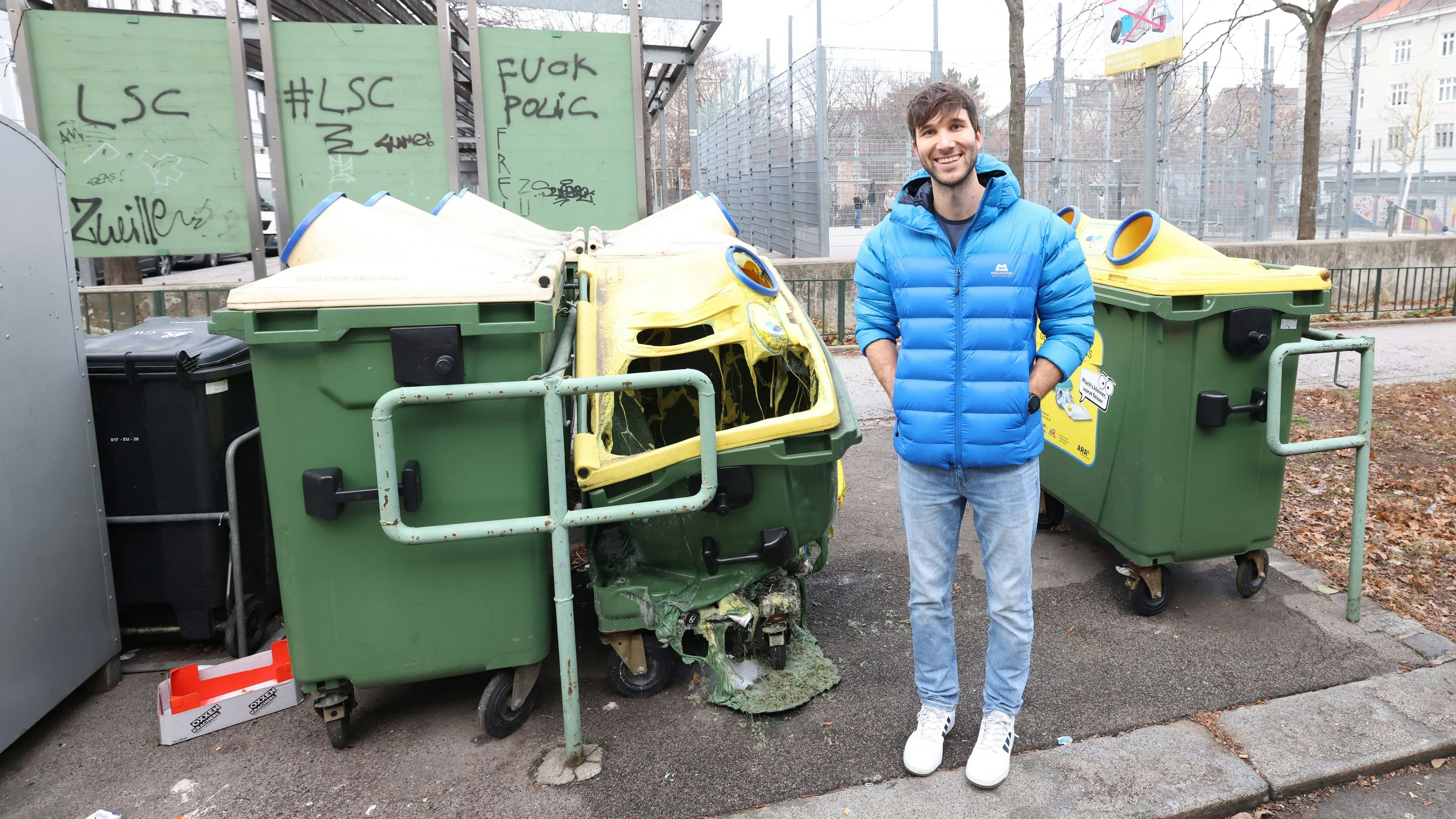 Wiener Thomas K. (31) löschte den Brand, bevor die Flammen auf die anderen Container übergriff.