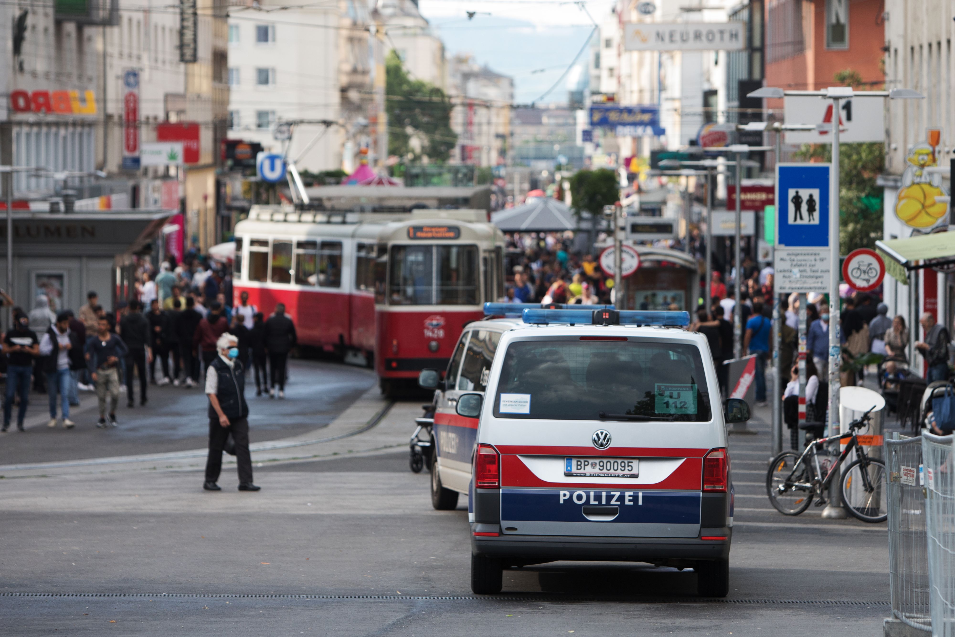 Der 27-Jährige soll von zwei Arbeitskollegen bedroht und geschlagen worden sein.