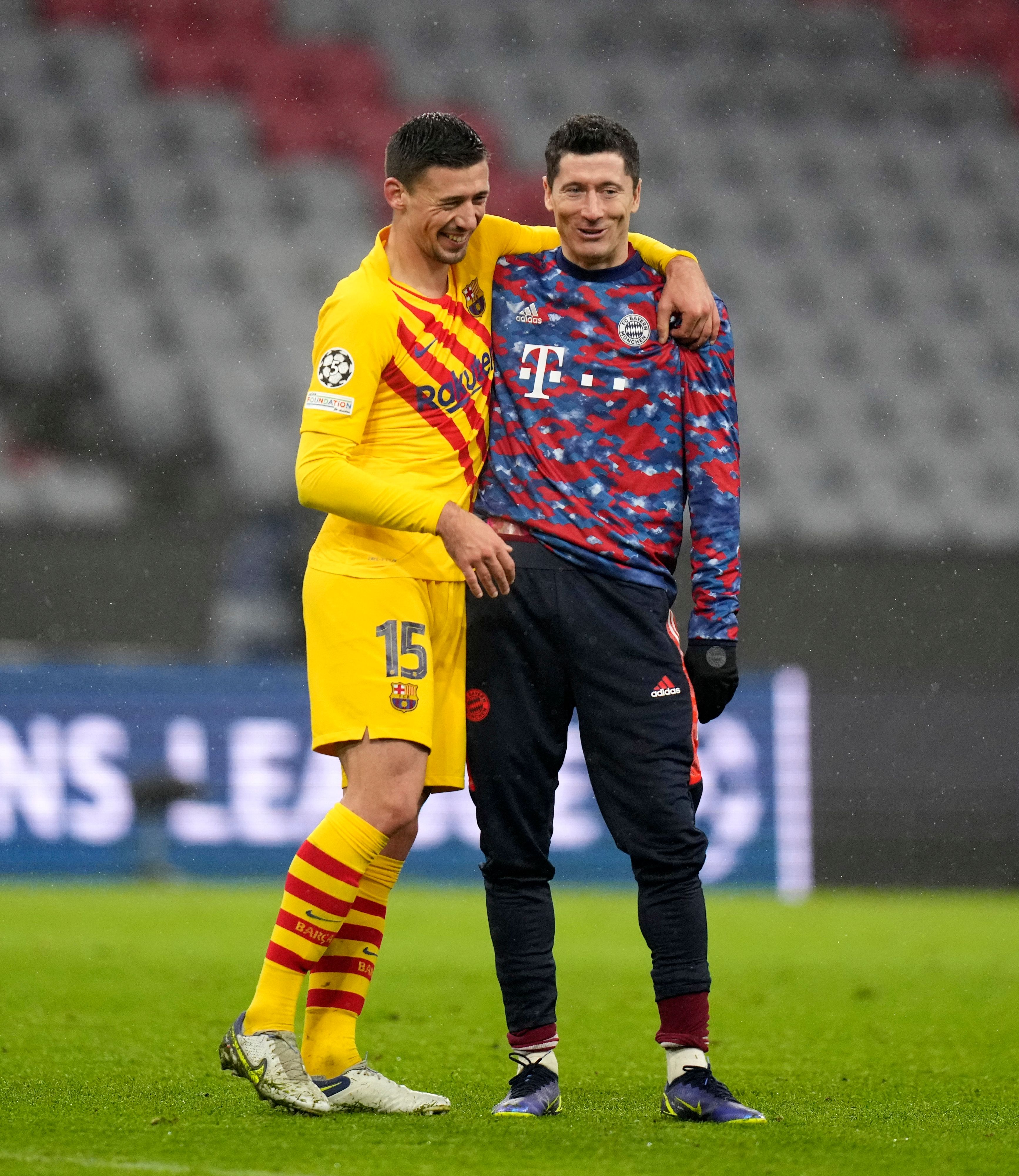 Clement Lenglet und Robert Lewandowski amüsieren sich nach dem Champions-League-Aus der Katalanen köstlich. 