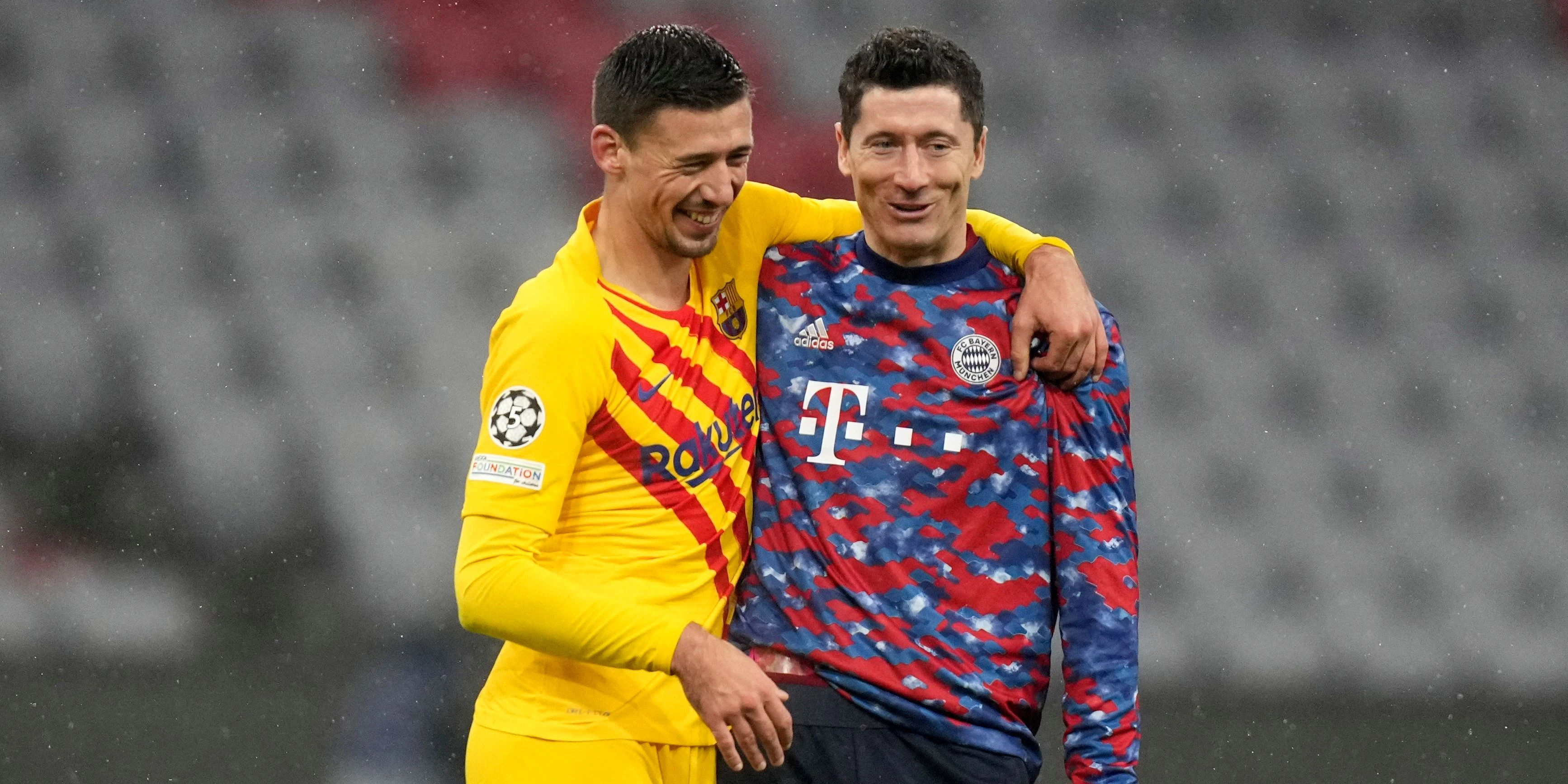 Clement Lenglet und Robert Lewandowski amüsieren sich nach dem Champions-League-Aus der Katalanen köstlich. 
