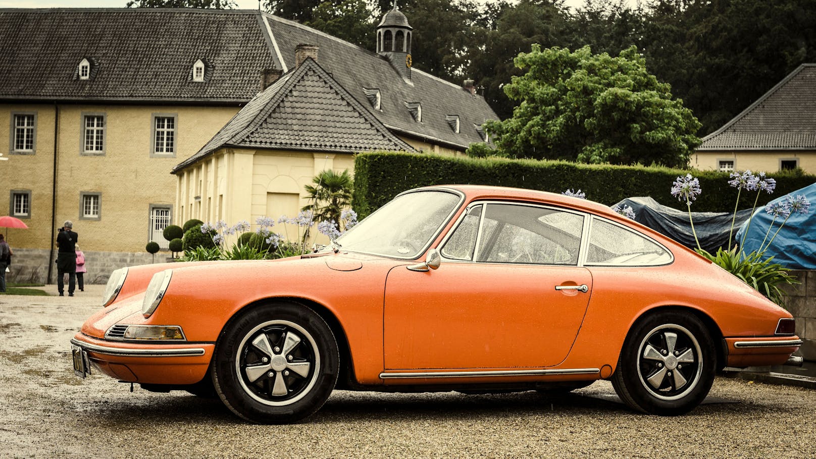 Ein Fahrzeug aus der ersten <strong>Porsche 911</strong>-Serie in den 1960er-Jahren.
