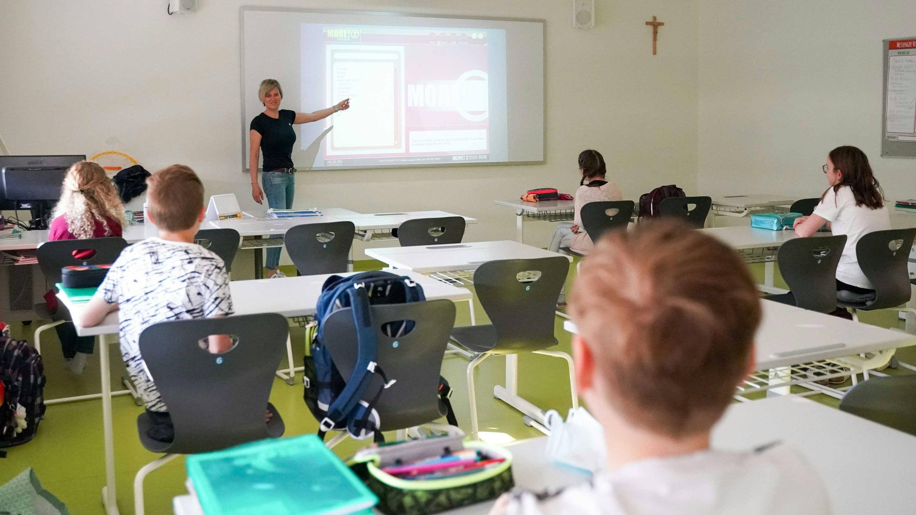 Die Schulen haben weiterhin geöffnet, die Anwesenheitspflicht ist derzeit aber ausgesetzt.