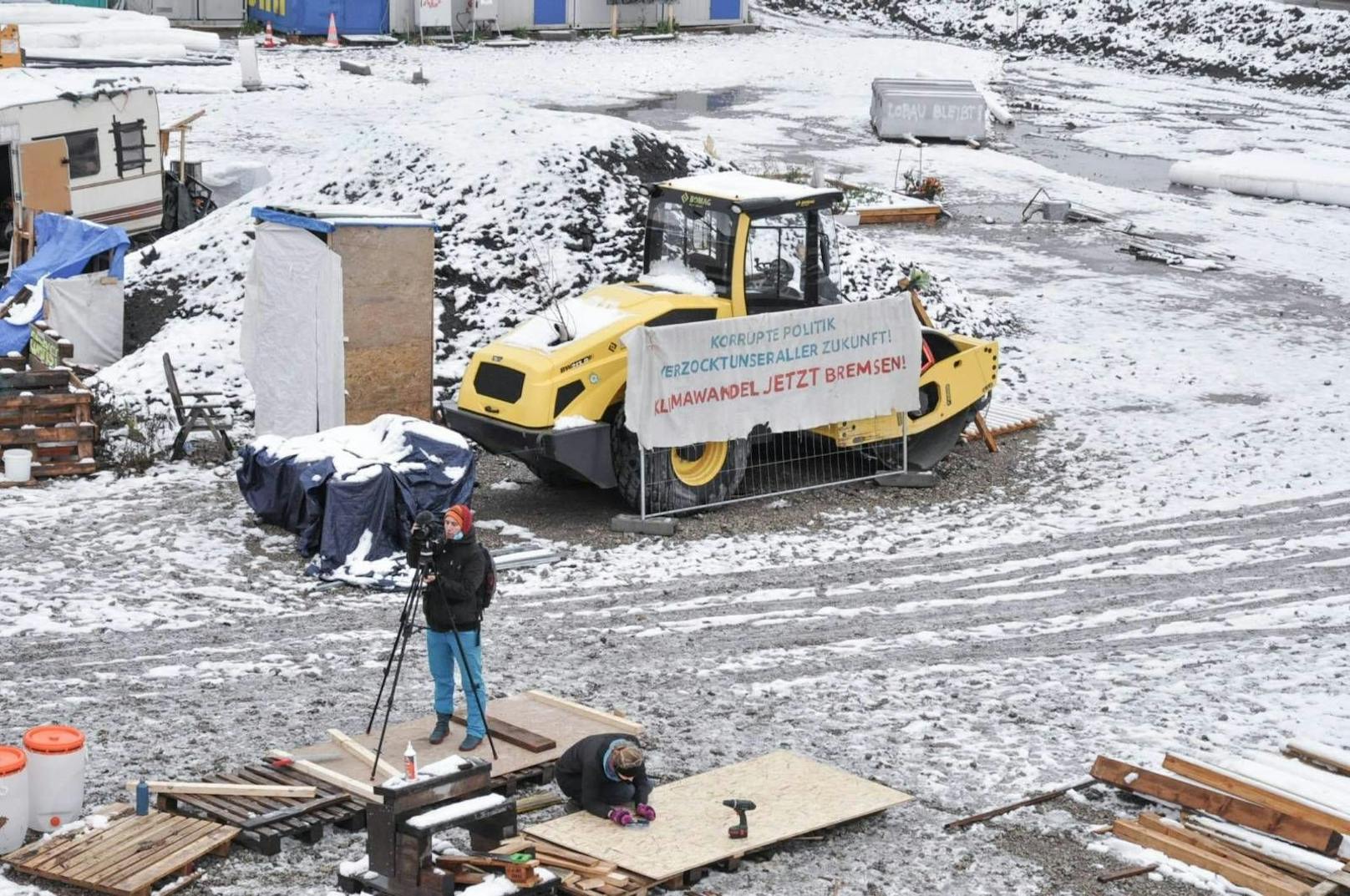 Von einer Zwangsräumung sah die Stadt Wien bisher ab. Die könnte aber nötig werden, denn die Aktivisten machen klar: "Wir gehen sicher nicht freiwillig".