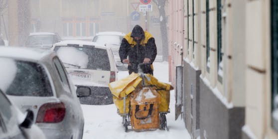 Mit Impfterminen vollbepackte Postler werden sich ab Donnerstag durch den Schnee kämpfen.
