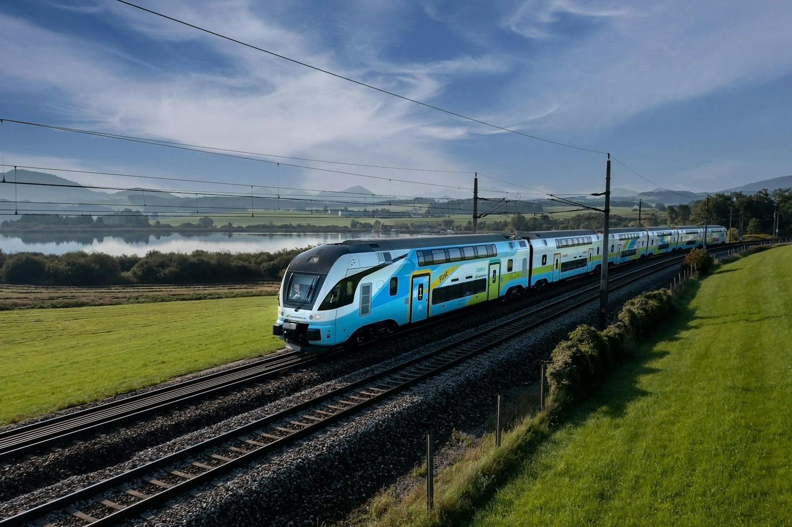 Seit Spätsommer sind die sechsteiligen Doppelstocktriebzüge der dritten Serie (KISS 3) zwischen Wien und Salzburg unterwegs.