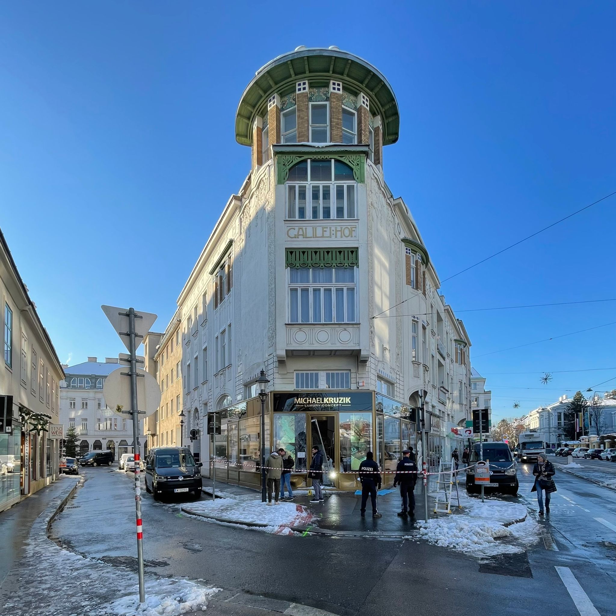 Die Spurensicherung am Tatort in Hietzing.