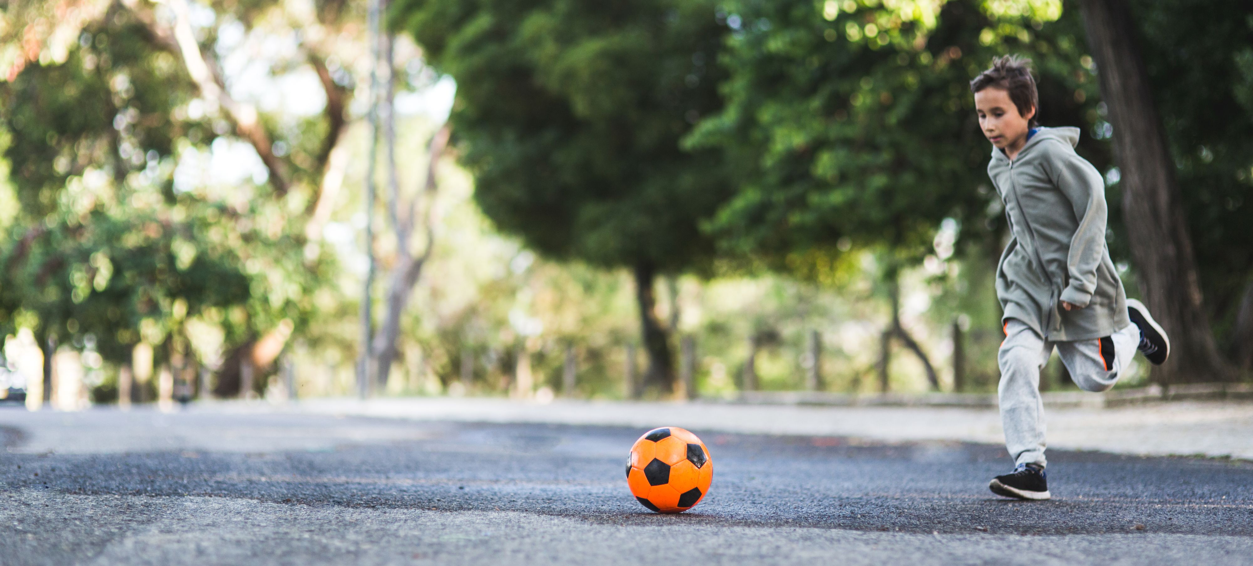 Der 12-Jährige rannte auf die Straße und wurde erfasst.