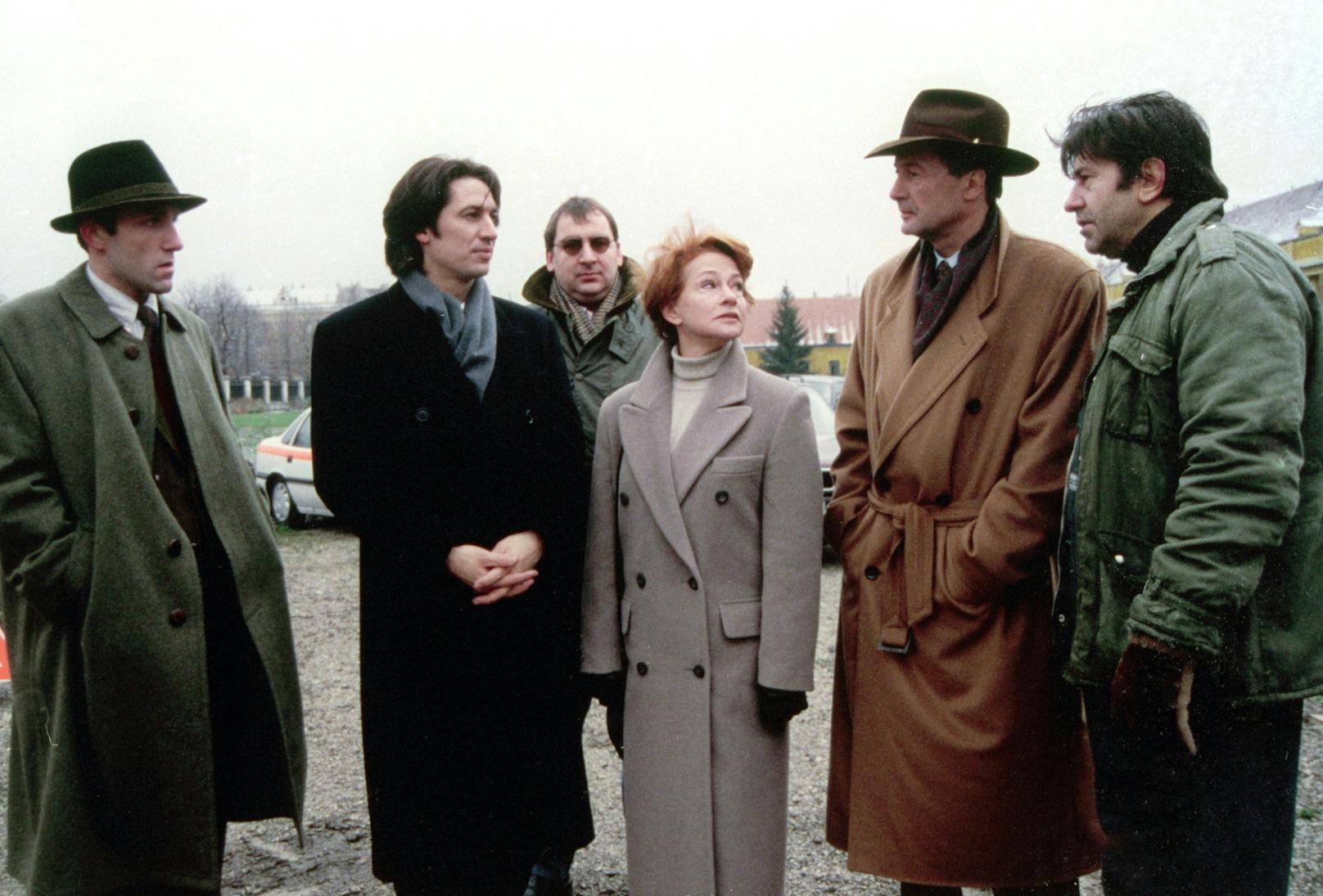 <strong>Karl
Markovics, Tobias Moretti, Wolf Bachofner, Gertraud Jesserer,
Karlheinz Hackl, Hanno Pöschl</strong> in&nbsp;"Kommissar Rex – Die Tote von Schönbrunn", 1994.