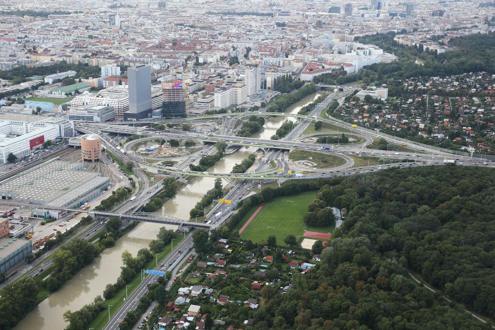 Eine der meistbefahrenen Autobahnen Europas: Die A23 (Archivfoto)