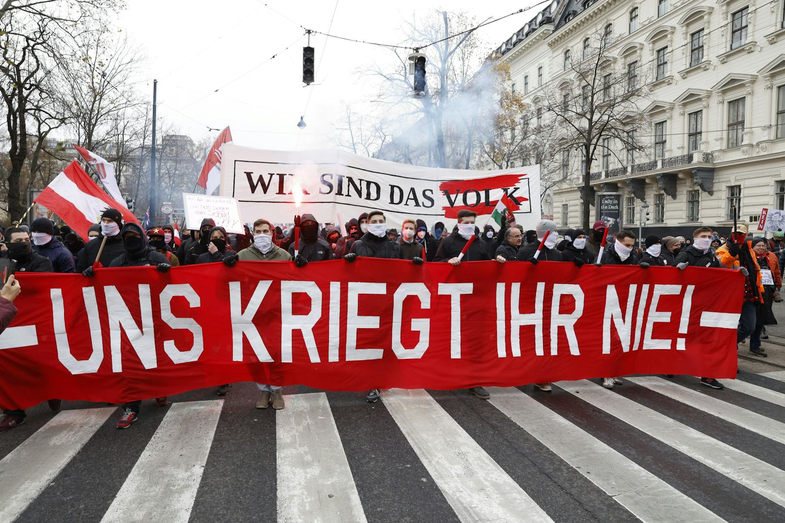Bild einer Demonstration gegen die Corona-Maßnahmen am 4. Dezember 2021 in Wien.