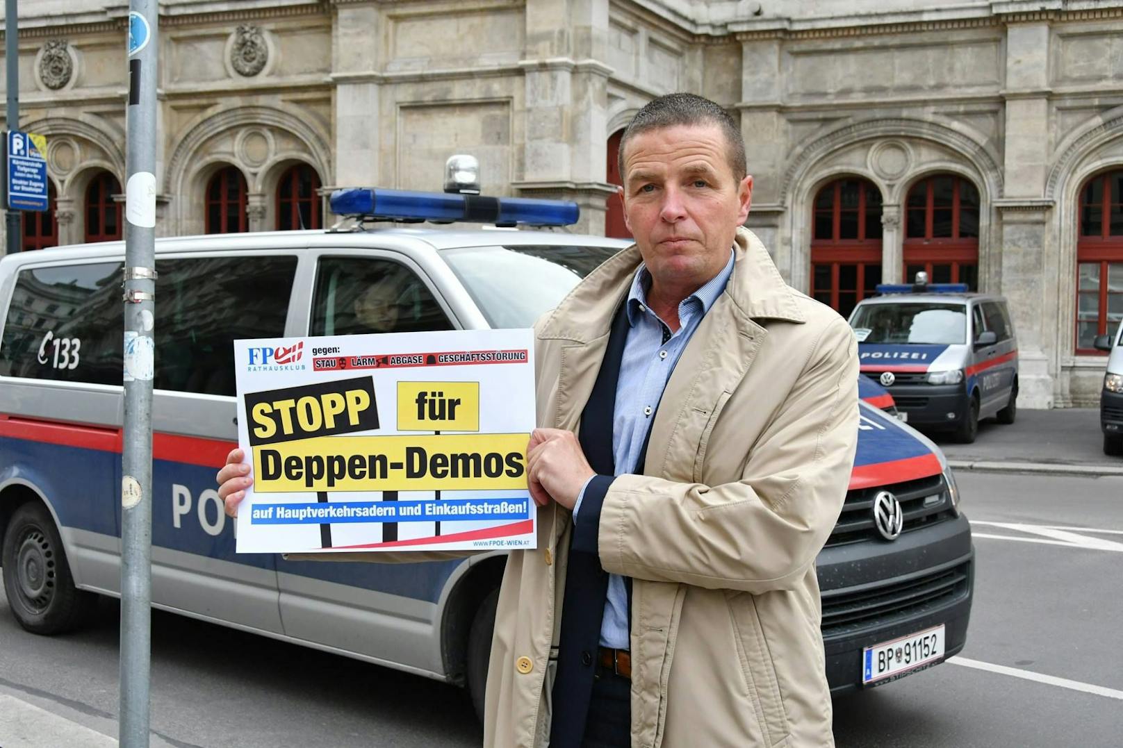 Da war die FPÖ noch gegen Demos: Toni Mahdalik machte gegen "Deppen-Demos" mobil.