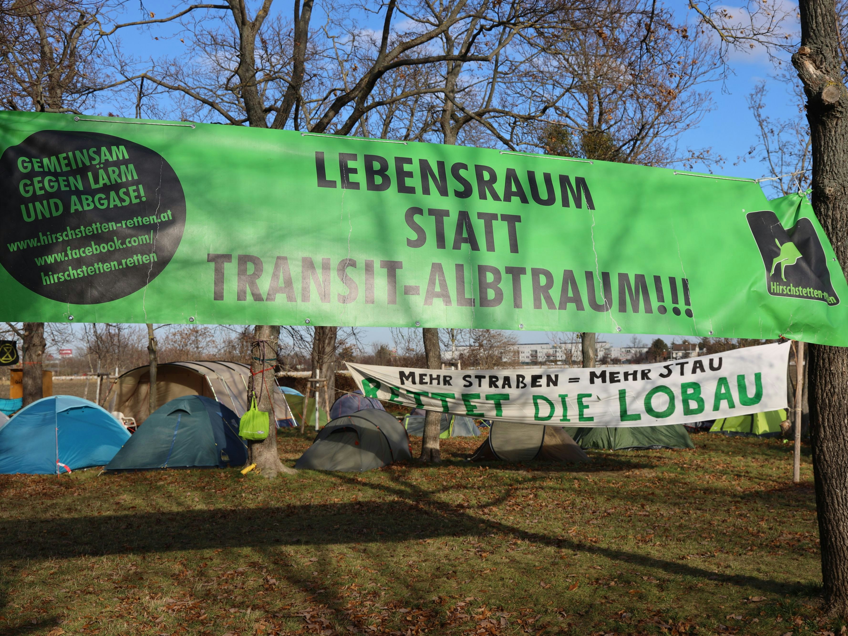 Download von www.picturedesk.com am 11.12.2021 (14:16).  Stop Lobau Tunnel Protest Camp Hirschstetten Wien, Hirschstetten, 03. 12. 2021 Protestcamp - Lobau Tunnel und Stadtstraße Copyright Karl Schöndorfer TOPPRESS - 20211203_PD4344 - Rechteinfo: Rights Managed (RM)