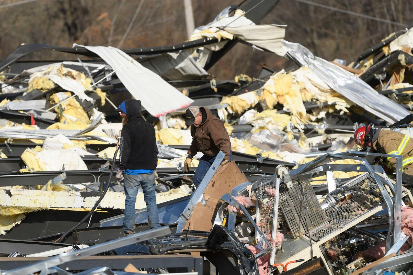 Tornados haben in den USA eine hunderte Kilometer breite Schneise der Verwüstung hinterlassen. Alleine im Bundesstaat Kentucky gibt es mehr als 80 Todesopfer.