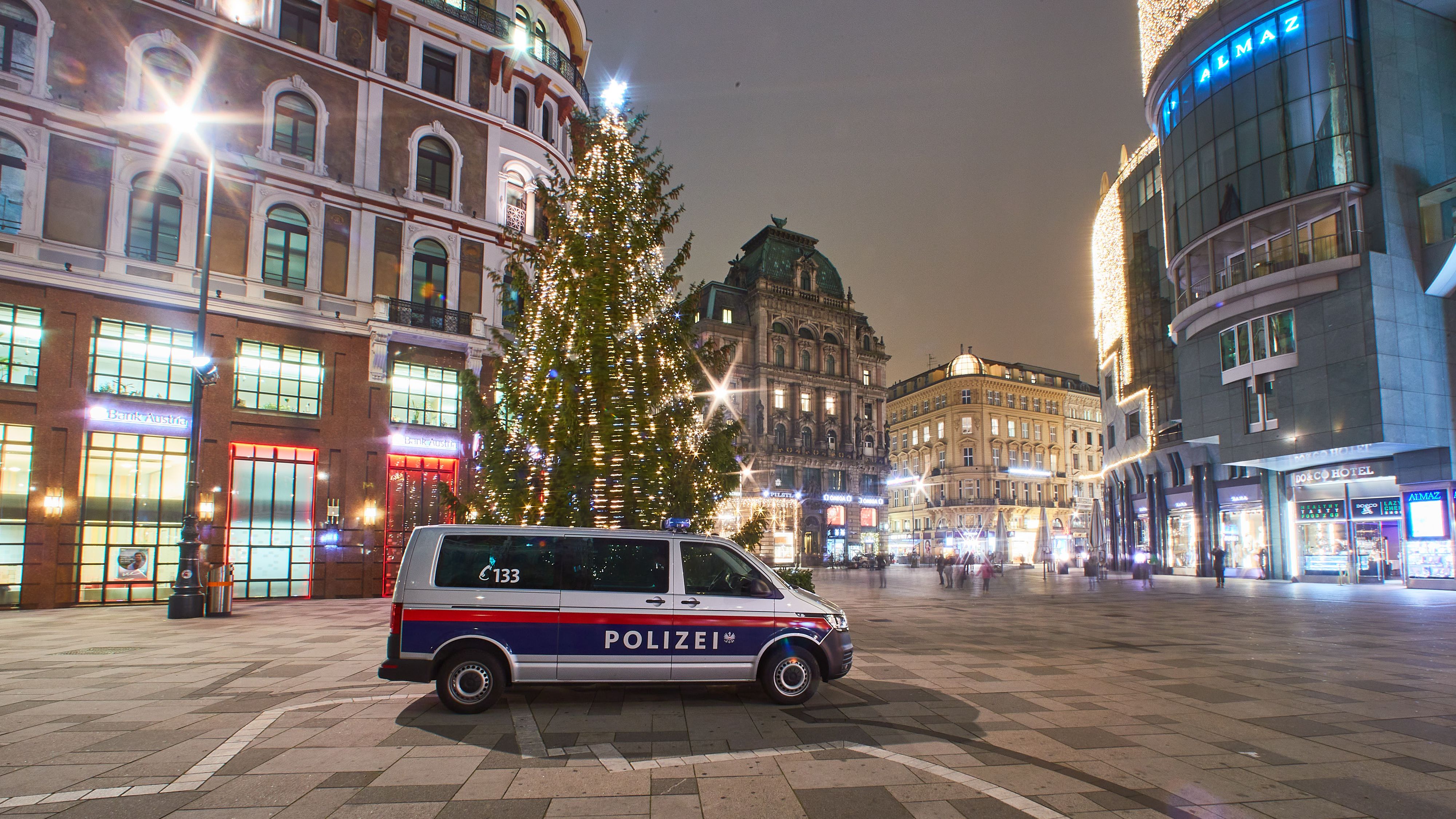 Die Streifenpolizisten der Inneren Stadt haben auch fußballerisch einiges auf Lager.