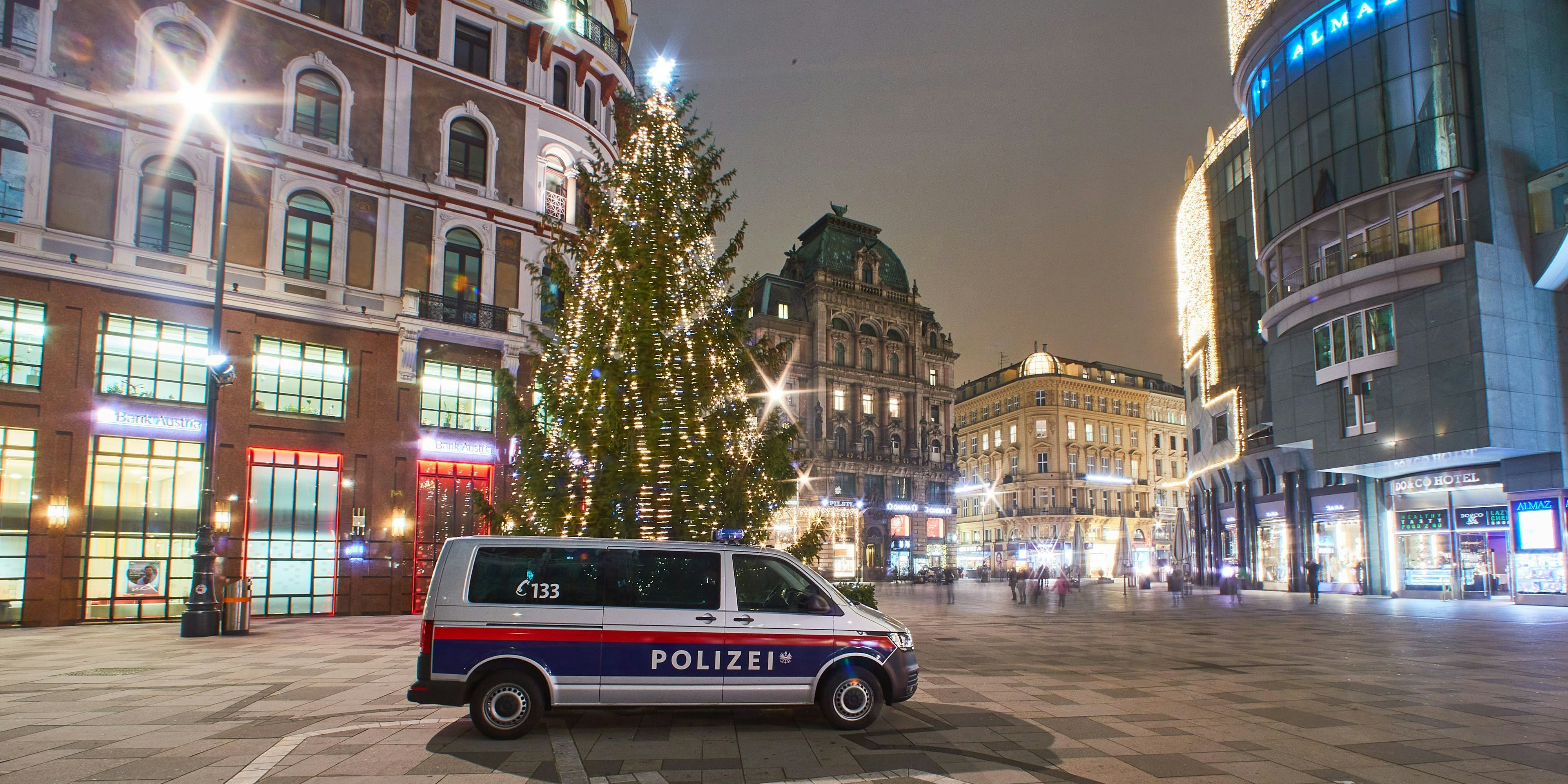 Die Streifenpolizisten der Inneren Stadt haben auch fußballerisch einiges auf Lager.