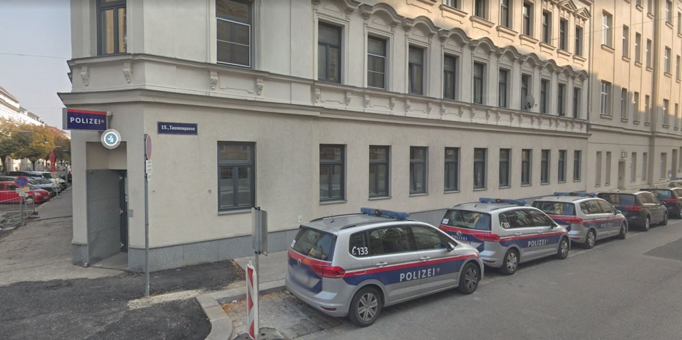 In der Polizeiinspektion Tannengasse eskalierte die Festnahme einer 30-jährigen Slowakin.