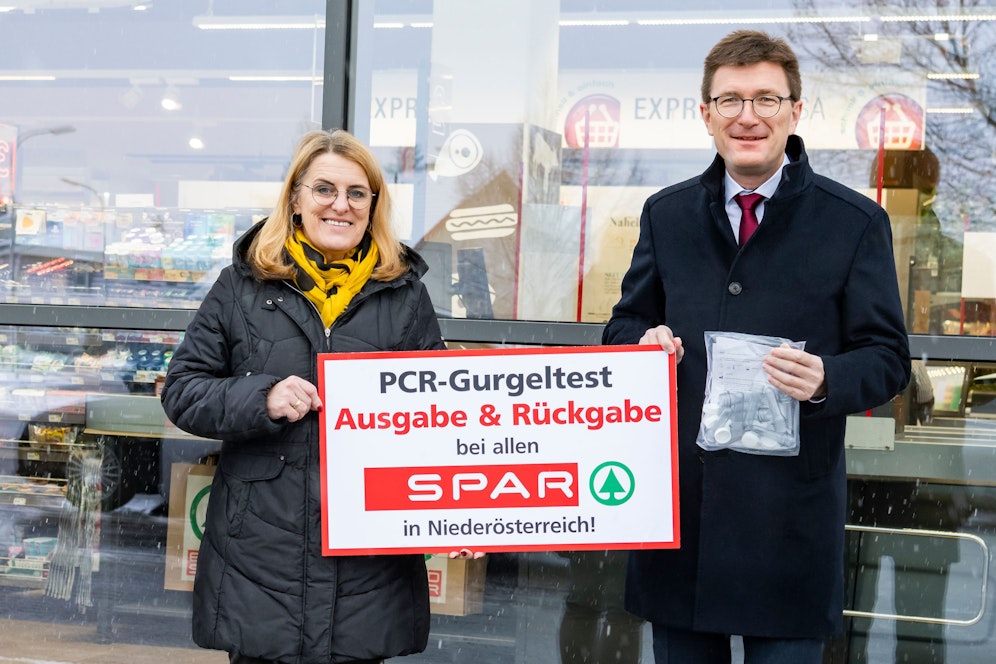 Gesundheitslandesrätin Ulrike Königsberger-Ludwig und SPAR-Geschäftsführer Alois Huber