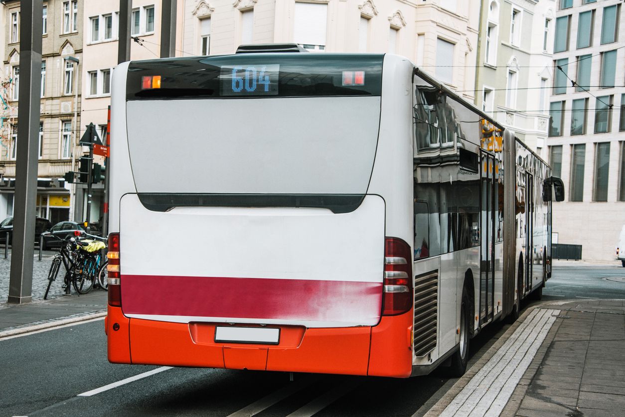 Ein Mädchen ist von einer Frau belästigt worden.