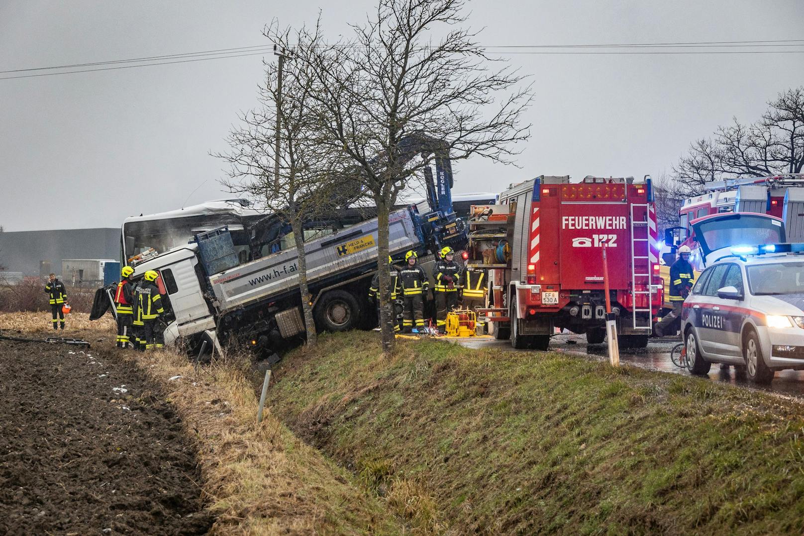 Sechs Personen wurden bei dem Crash verletzt.