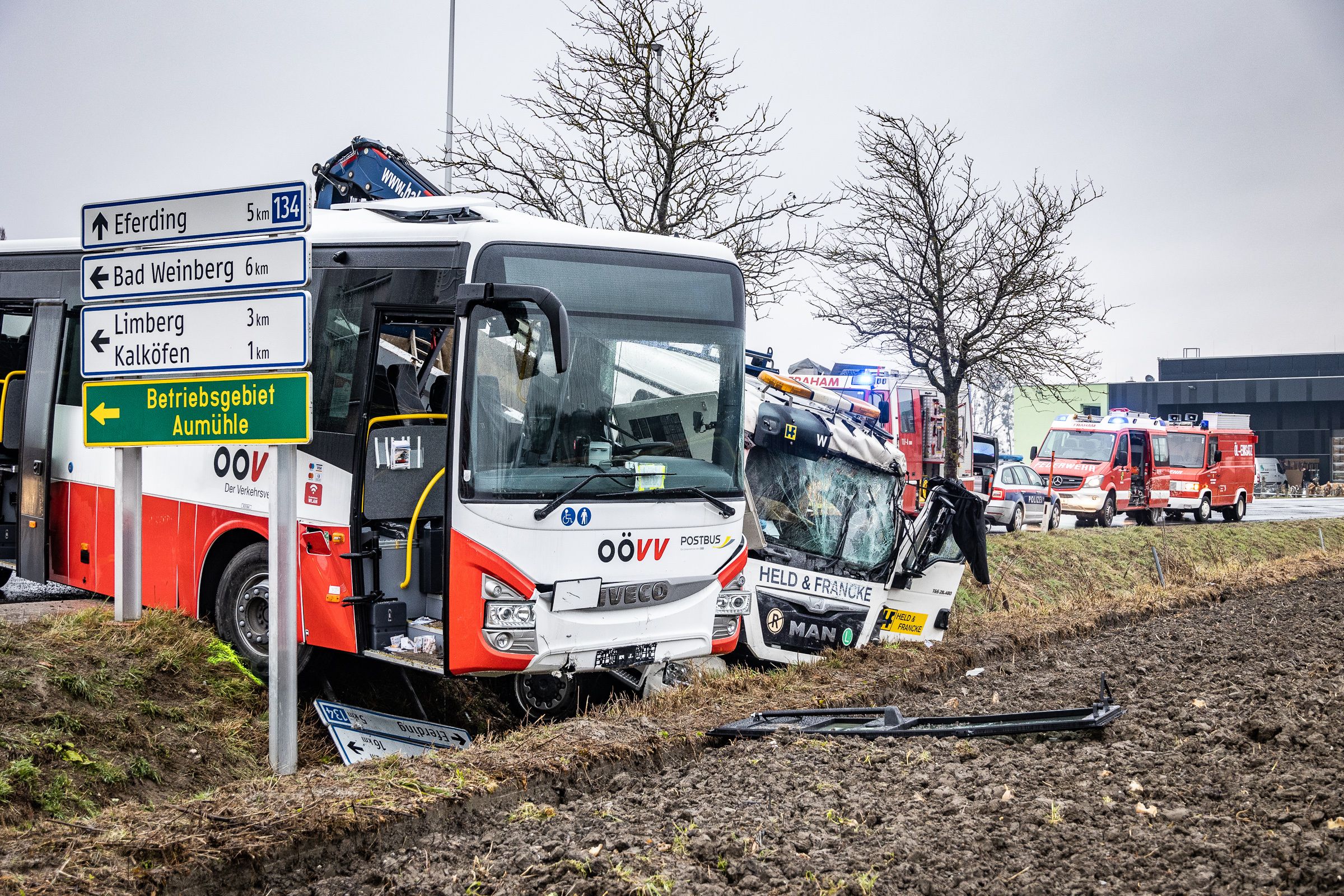 Zahlreiche Personen wurden bei dem Crash verletzt.