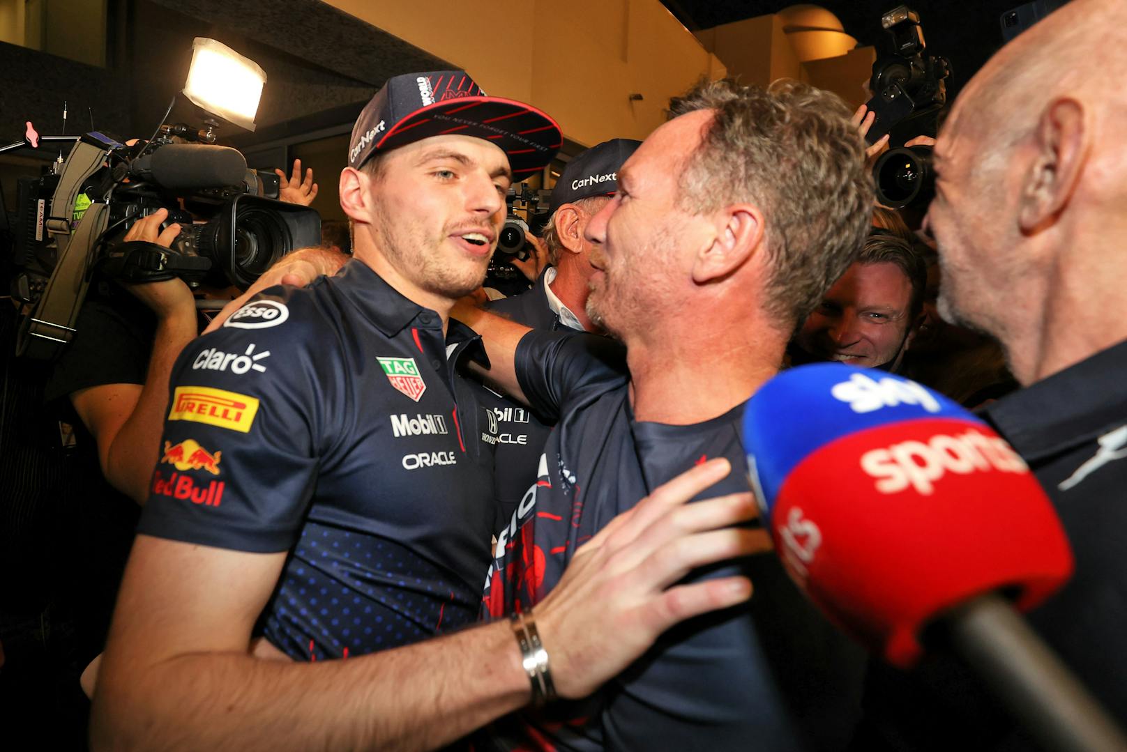 Red-Bull-Teamchef Christian Horner (r.) war mittendrin.