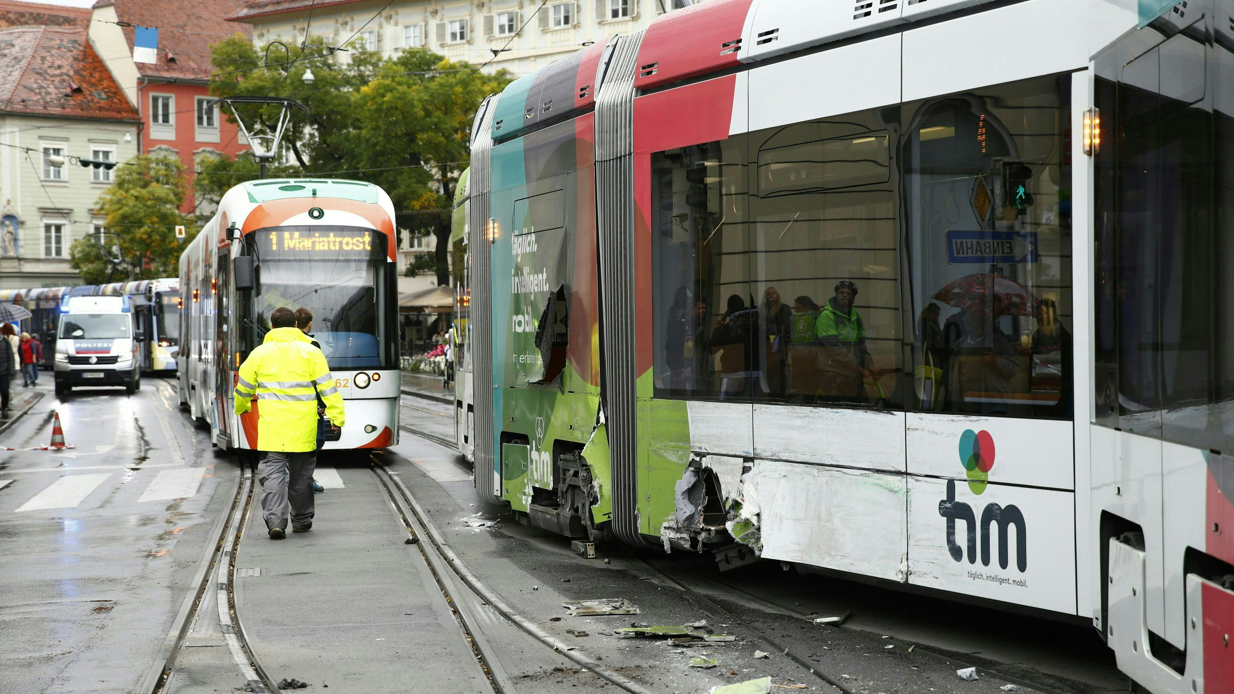 In Graz sind zwei Straßenbahnen kollidiert.