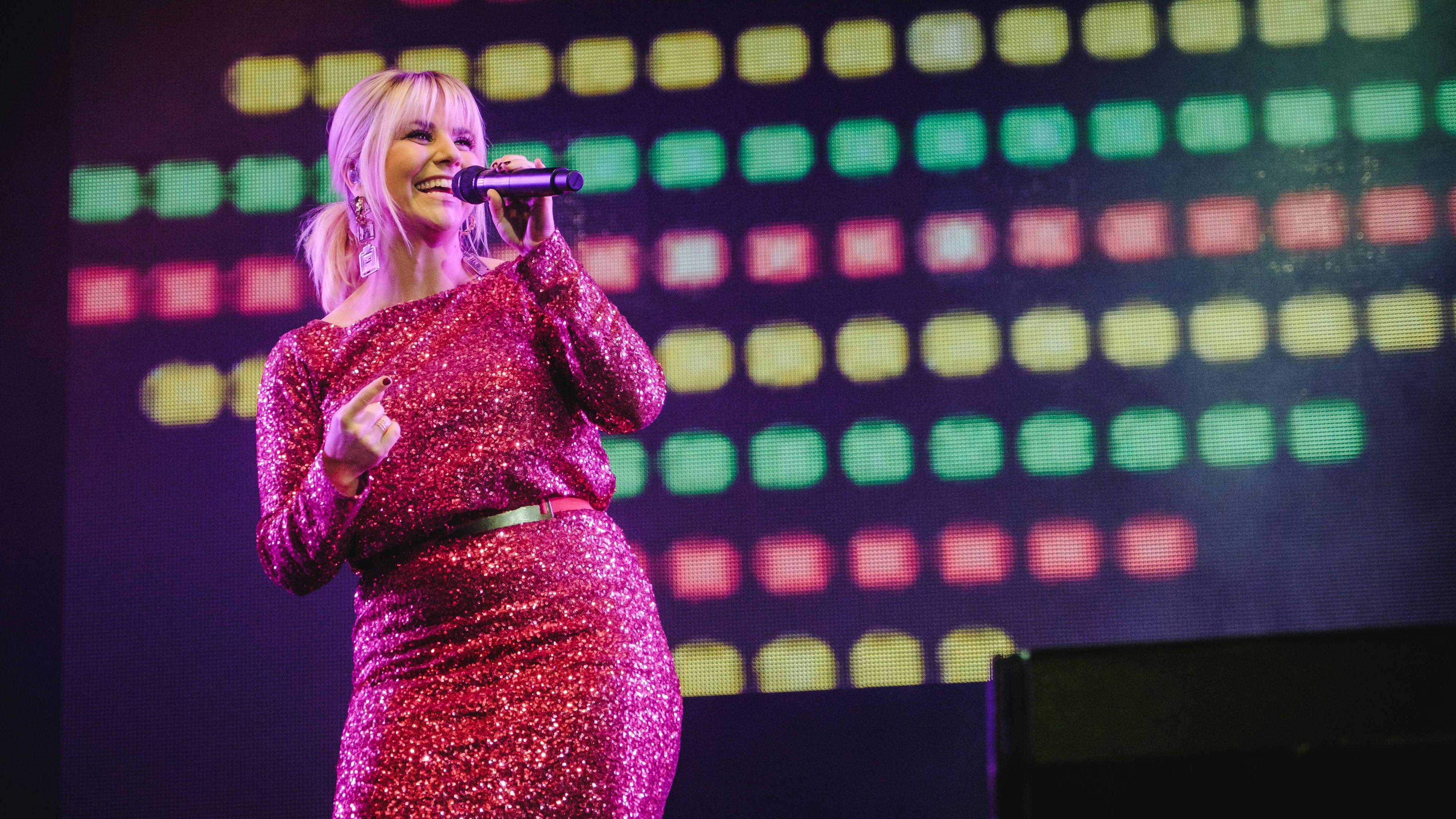 Beatrice Egli Zürich, Switzerland. 30th, October 2021. The Swiss schlager singer Beatrice Egli performs live at Die grosse Schlagerparty 2021 at Hallenstadion in Zürich. Zürich Switzerland PUBLICATIONxNOTxINxDENxNORxFIN Copyright: xGonzalesxPhoto/TilmanxJentzschx 