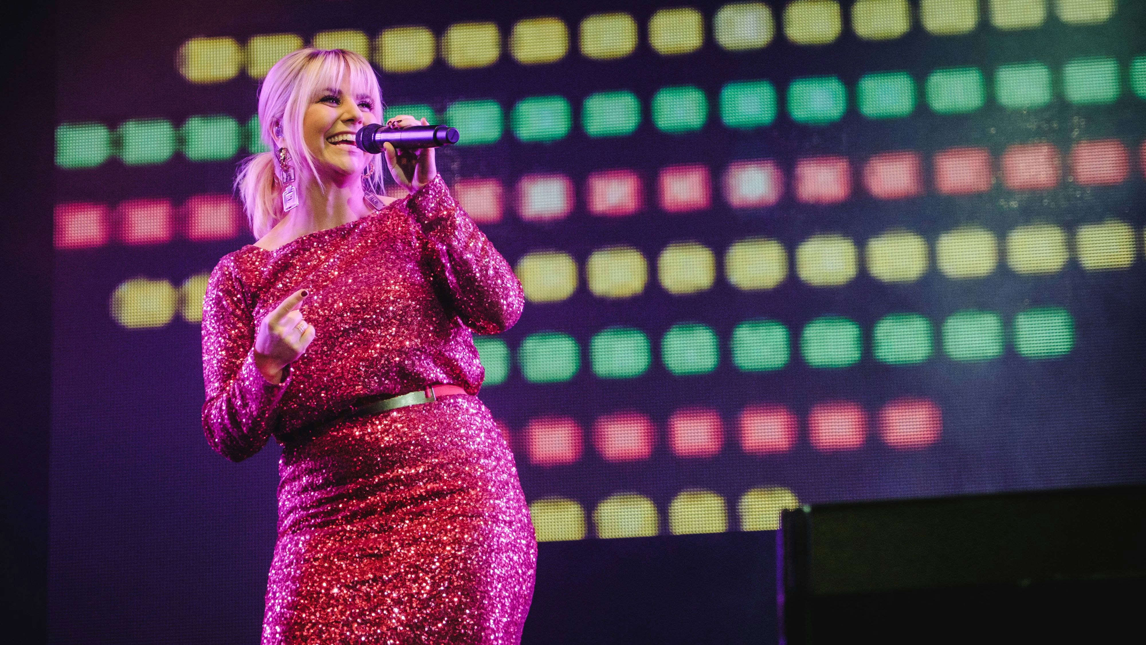 Beatrice Egli Zürich, Switzerland. 30th, October 2021. The Swiss schlager singer Beatrice Egli performs live at Die grosse Schlagerparty 2021 at Hallenstadion in Zürich. Zürich Switzerland PUBLICATIONxNOTxINxDENxNORxFIN Copyright: xGonzalesxPhoto/TilmanxJentzschx 