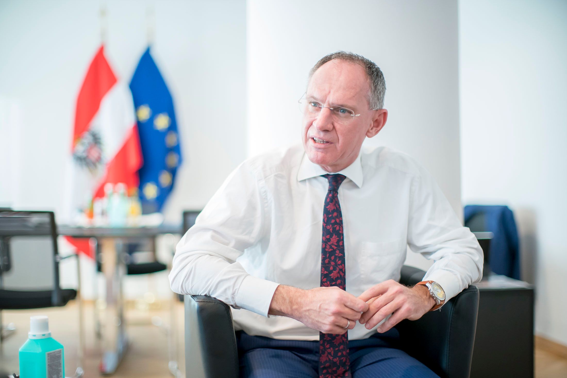 Innenminister Gerhard Karner (54)