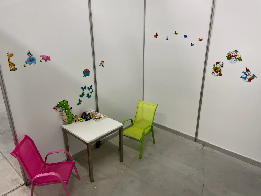 So sieht Kinderimpf-Box in einer Impfstraße in NÖ aus.