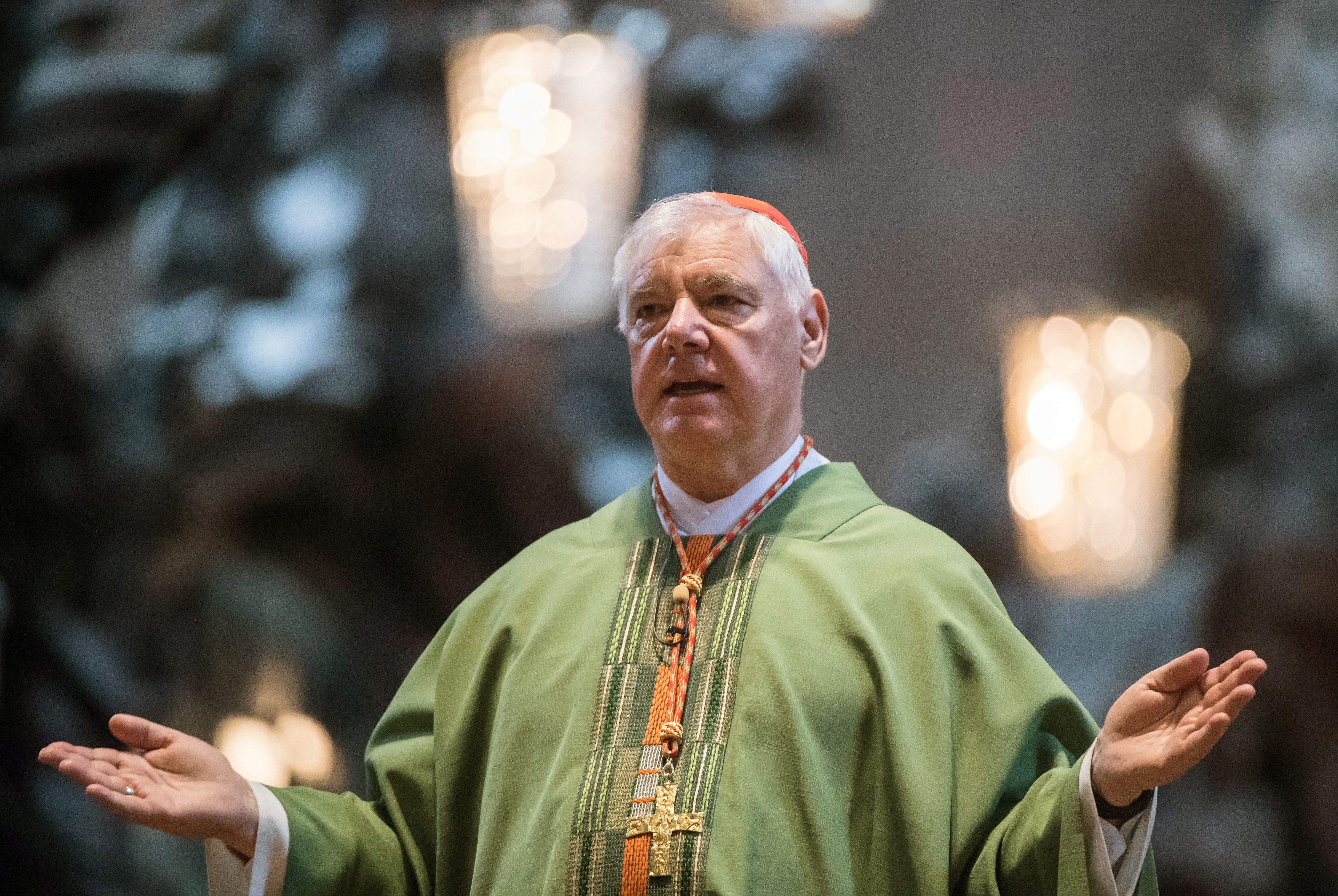 Download von www.picturedesk.com am 13.12.2021 (15:14).  Cardinal Gerhard Ludwig Muller stretches out his arms in the Cathedral in Mainz, Germany, 02 July 2017. The previous day it became known that Pope Francis had dismissed Muller as the head of the Congregation for the Doctrine of the Faith (CDF). Photo: Andreas Arnold/dpa - 20170702_PD1472 - Rechteinfo: Rights Managed (RM)