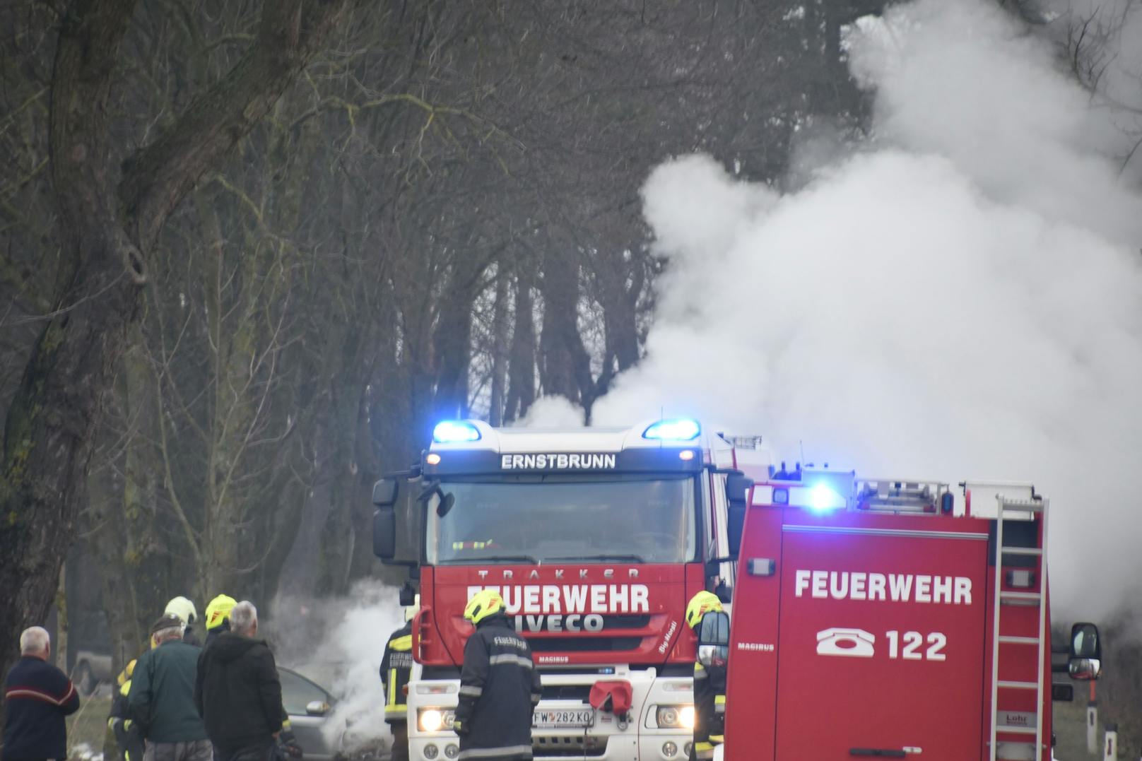 Fahrzeug fing im Bezirk Korneuburg Feuer