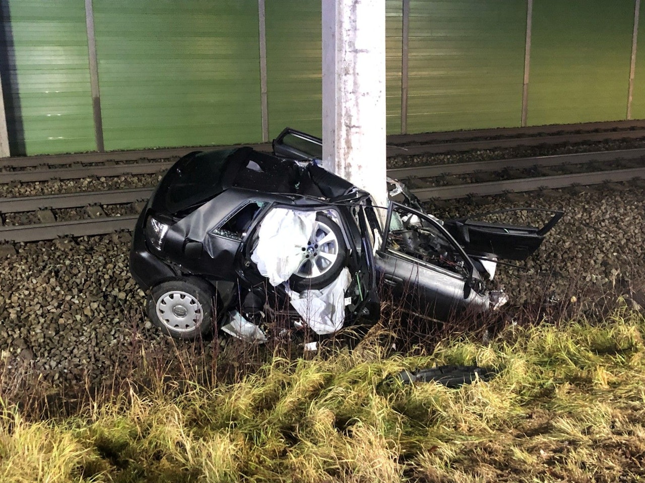 Heute.at - 19-Jähriger stirbt in diesem Autowrack