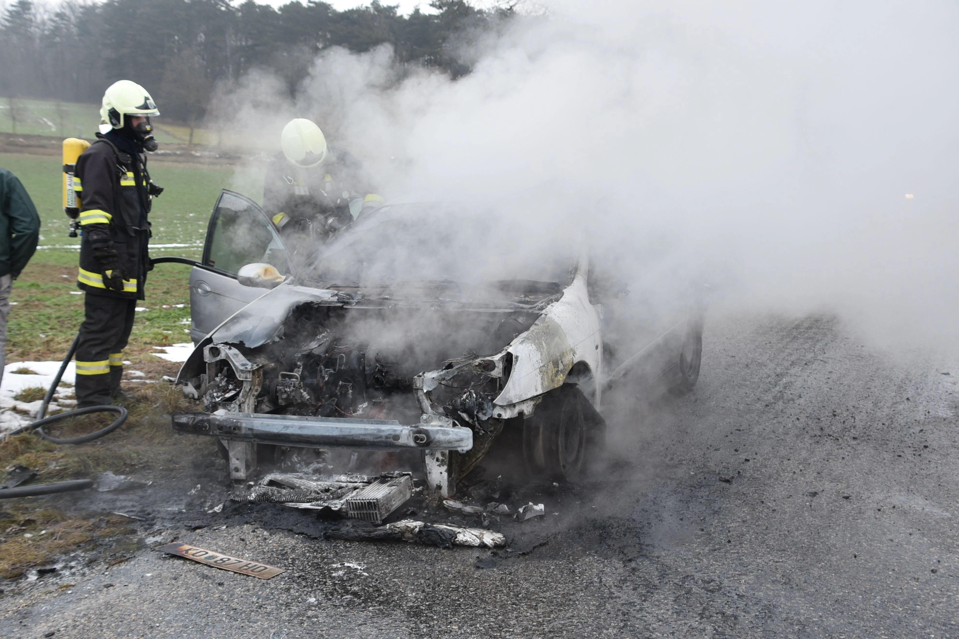 Fahrzeug fing im Bezirk Korneuburg Feuer