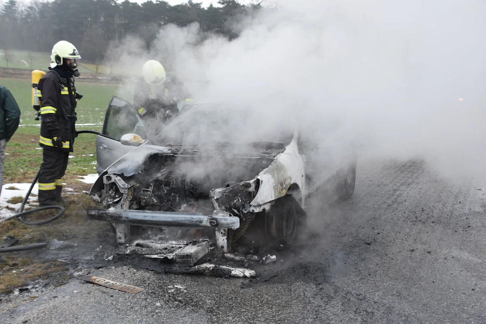 Fahrzeug fing im Bezirk Korneuburg Feuer