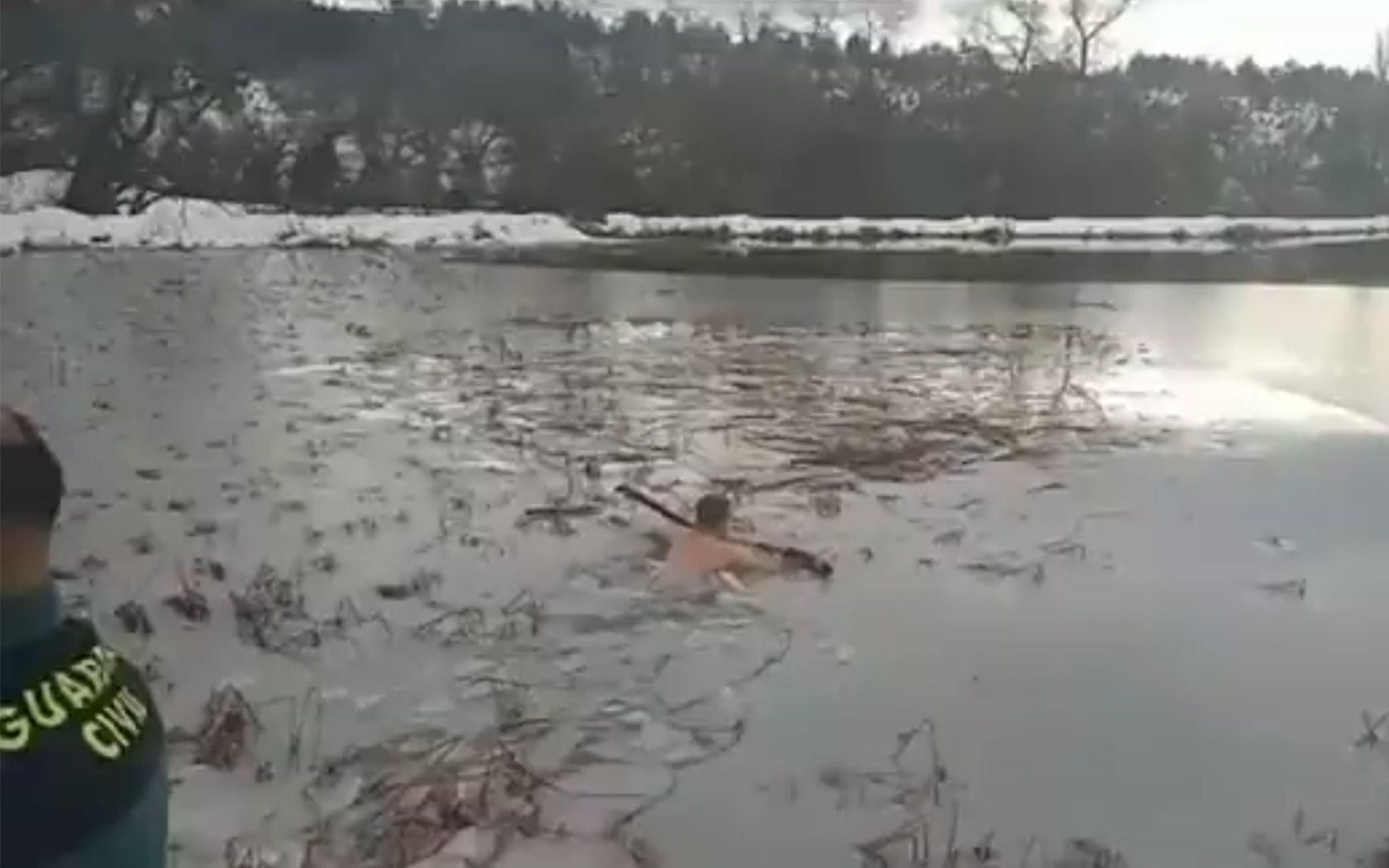 Zwei Polizeibeamte aus Spanien werden seit letzten Dienstag als Helden gefeiert. 
