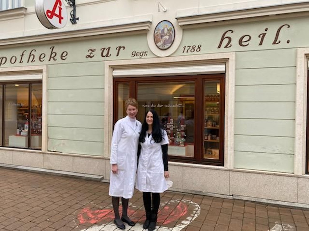 Apo-Chefin Alexandra Frey und Retterin Cornelia Rehor (r.).