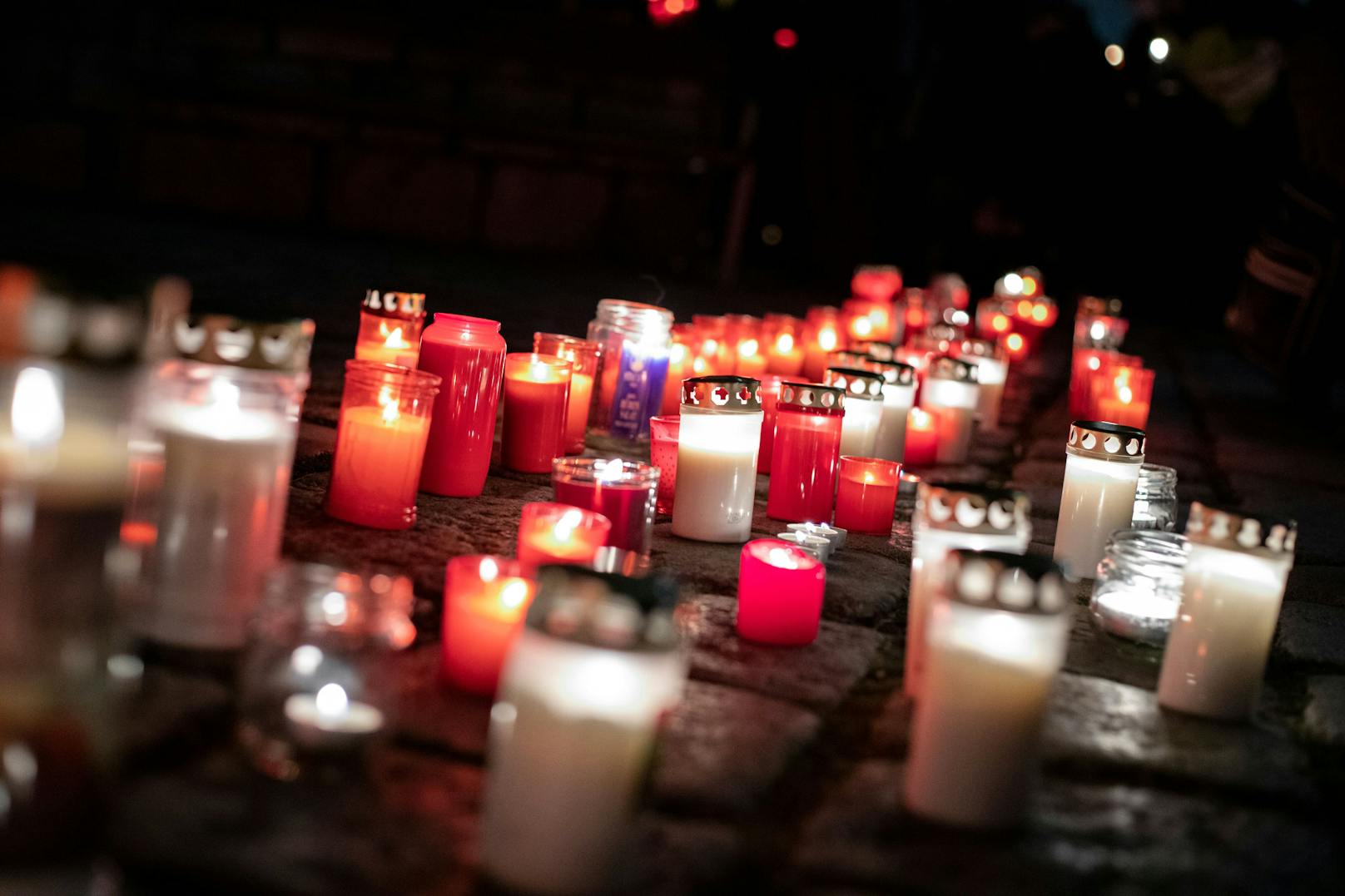 Am Sonntag sollen entlang der Ringstraße zumindest 13.000 Kerzen erstrahlen. Eine für jedes Corona-Opfer in Österreich.
