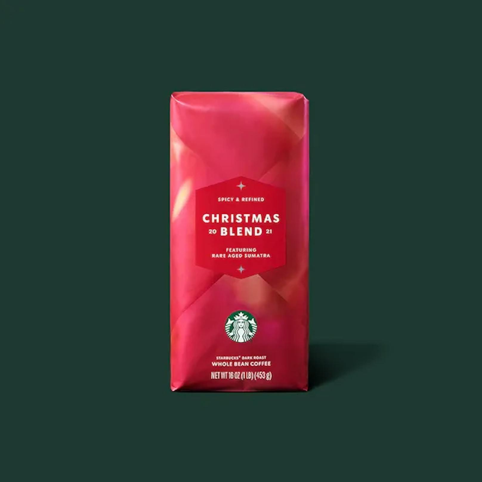 In dem Starbucks-Package ist enthalten: ein Christmas Blend Kaffee 2021 zusammen mit ...