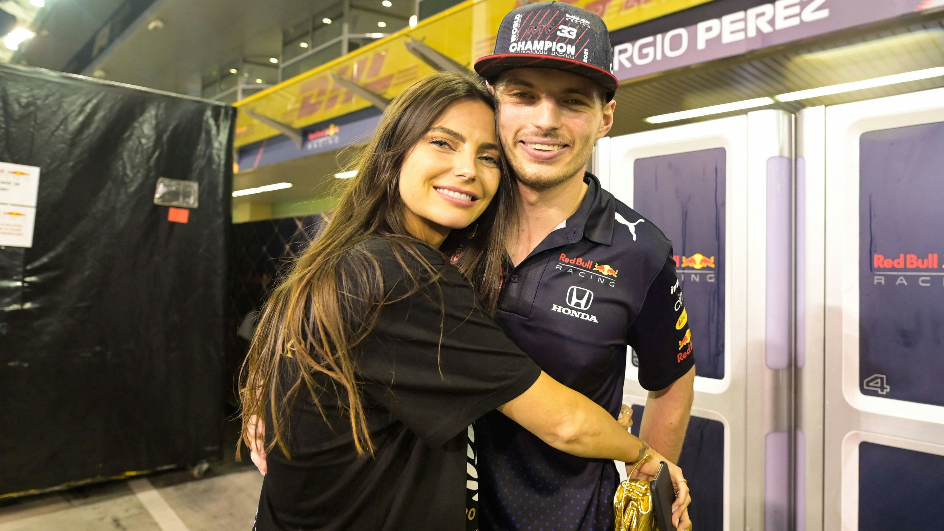 Kelly Piquet mit Weltmeister Max Verstappen