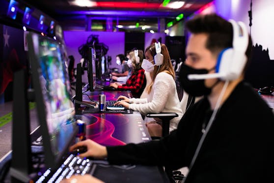 Gaming Vergnügen in der Vorweihnachtszeit:&nbsp; E-Sport Pop Up Hub in Wien wiedereröffnet.