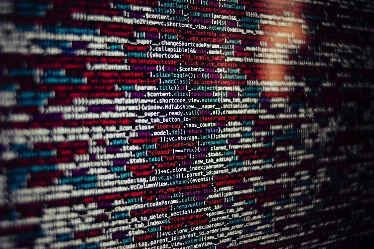 Expertinnen und Experten warnen vor der Schwachstelle Log4shell.
