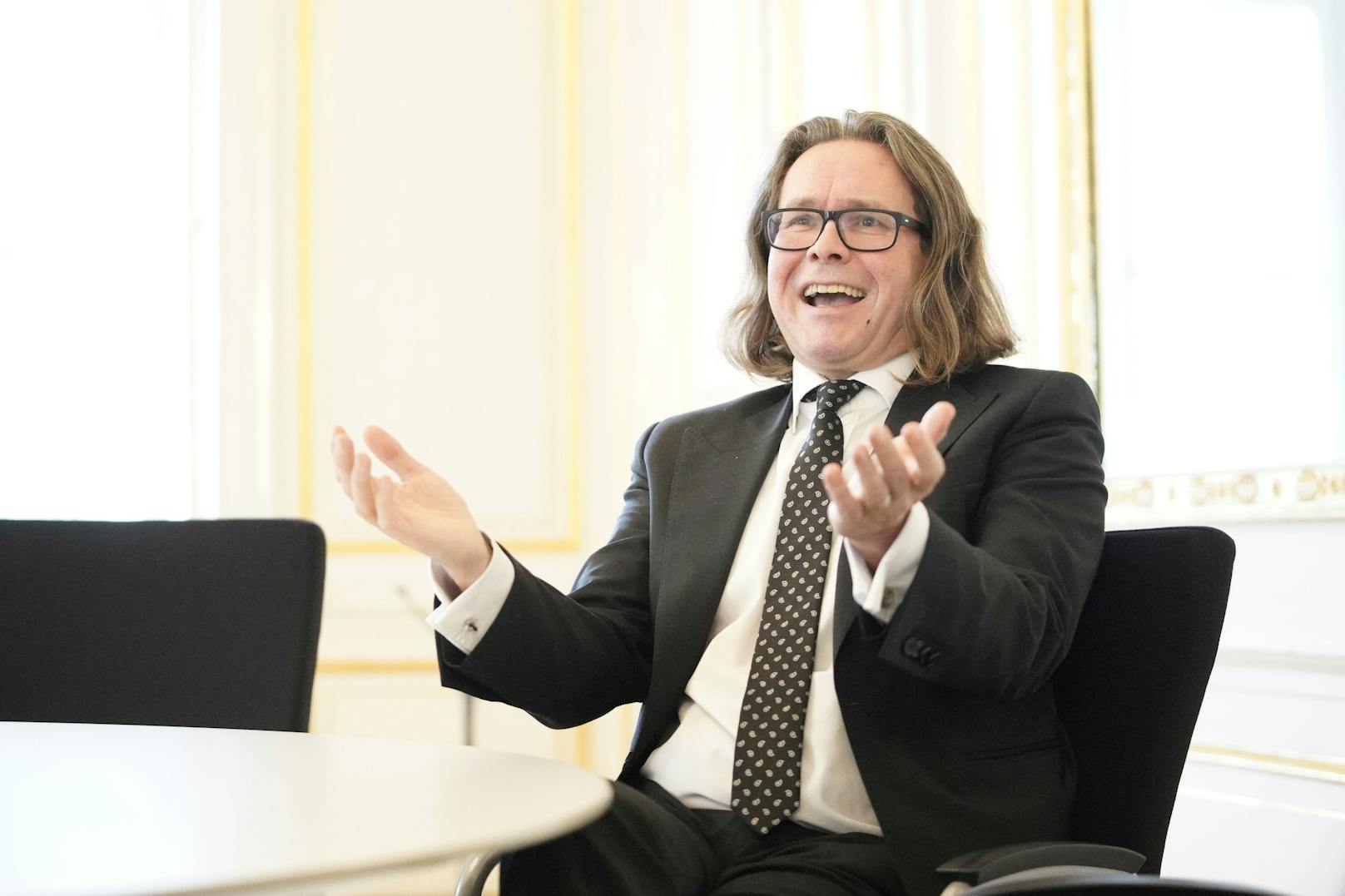 Neo-Bildungsminister Martin Polaschek traf <em>"Heute"</em> in seinem Büro am Minoritenplatz.