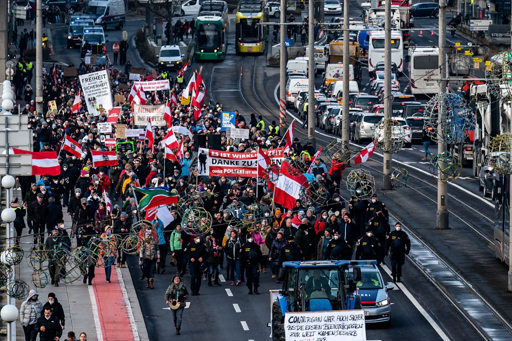 Zahllose Corona-Demos sorgen für viele Polizeieinsätze und das kostet dem Steuerzahler viel Geld.
