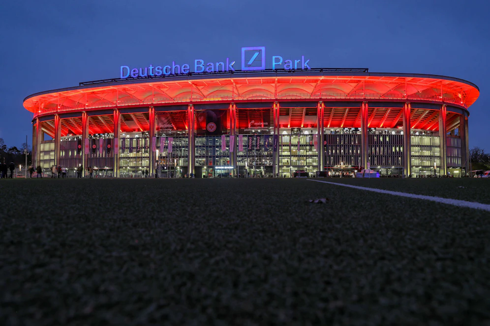 Impfen vor dem Eintracht-Stadion?