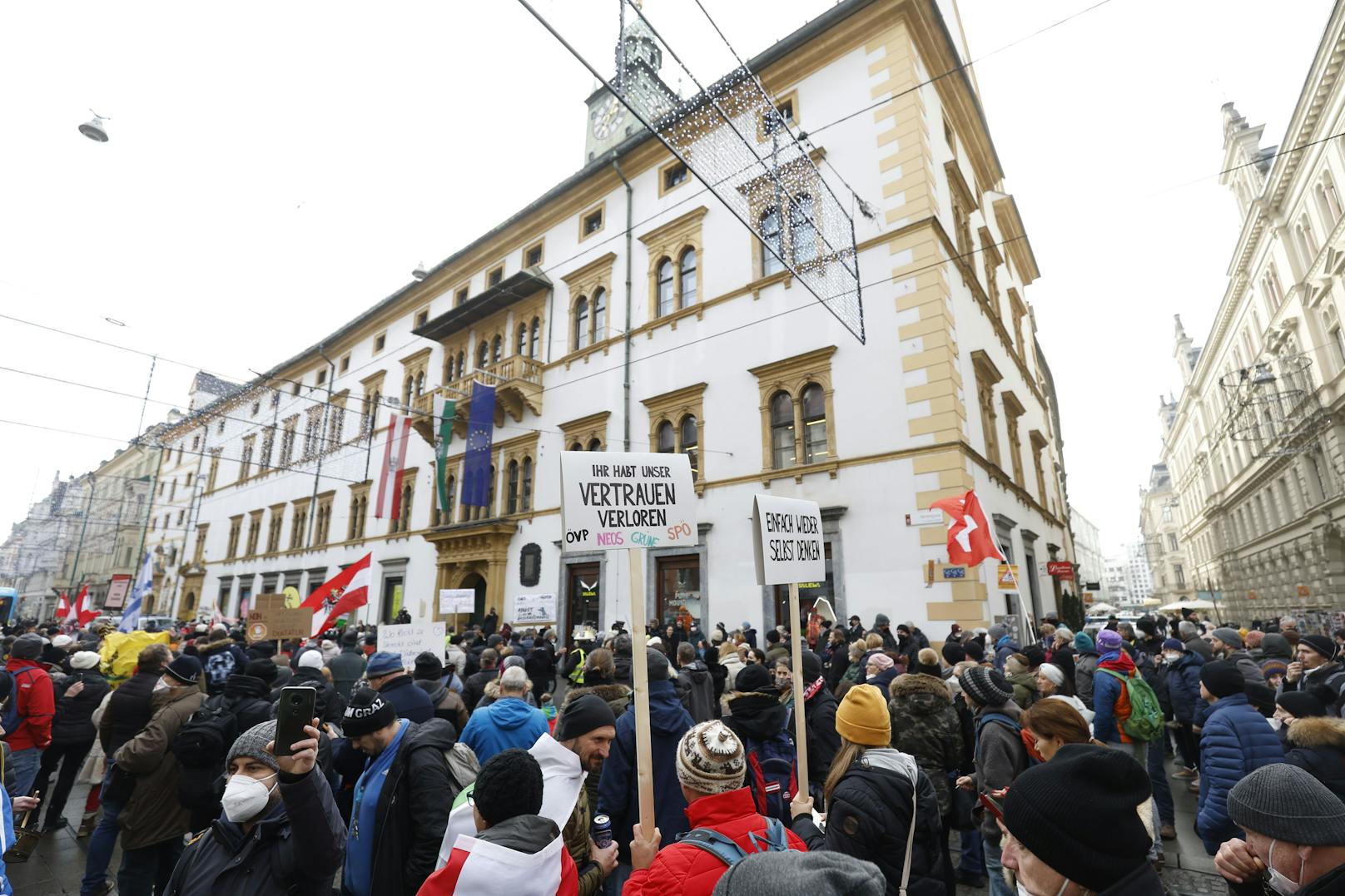 Man habe die Lage im Griff und versuche so gut wie möglich zu begleiten, so die Grazer Polizei.